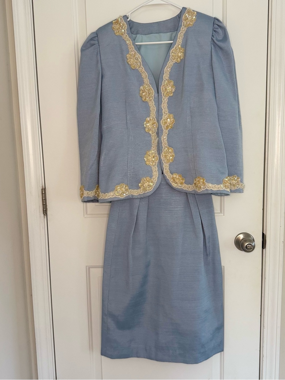 Women's Suit Beautifully Tailored Lined.Size XS Going By Measurements.